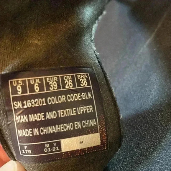 Skechers luxe foam women’s black thong sandal - size 9 - Picture 6 of 7